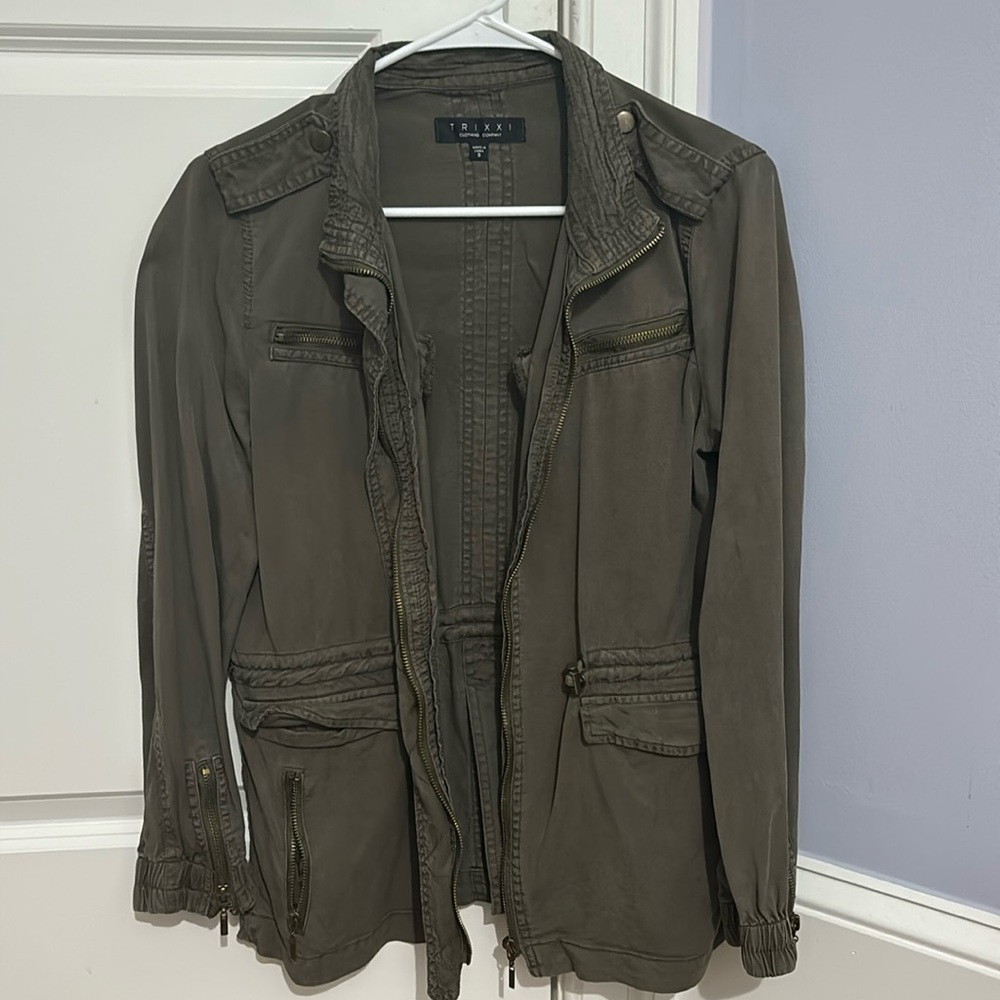 NWOT Green zippered jacket in women’s size S